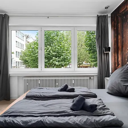 3, Direkt Am Bahnhof Apartment *